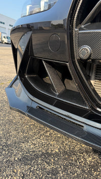 Carbon front air duct detail