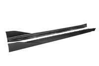 Carbon side skirt detail